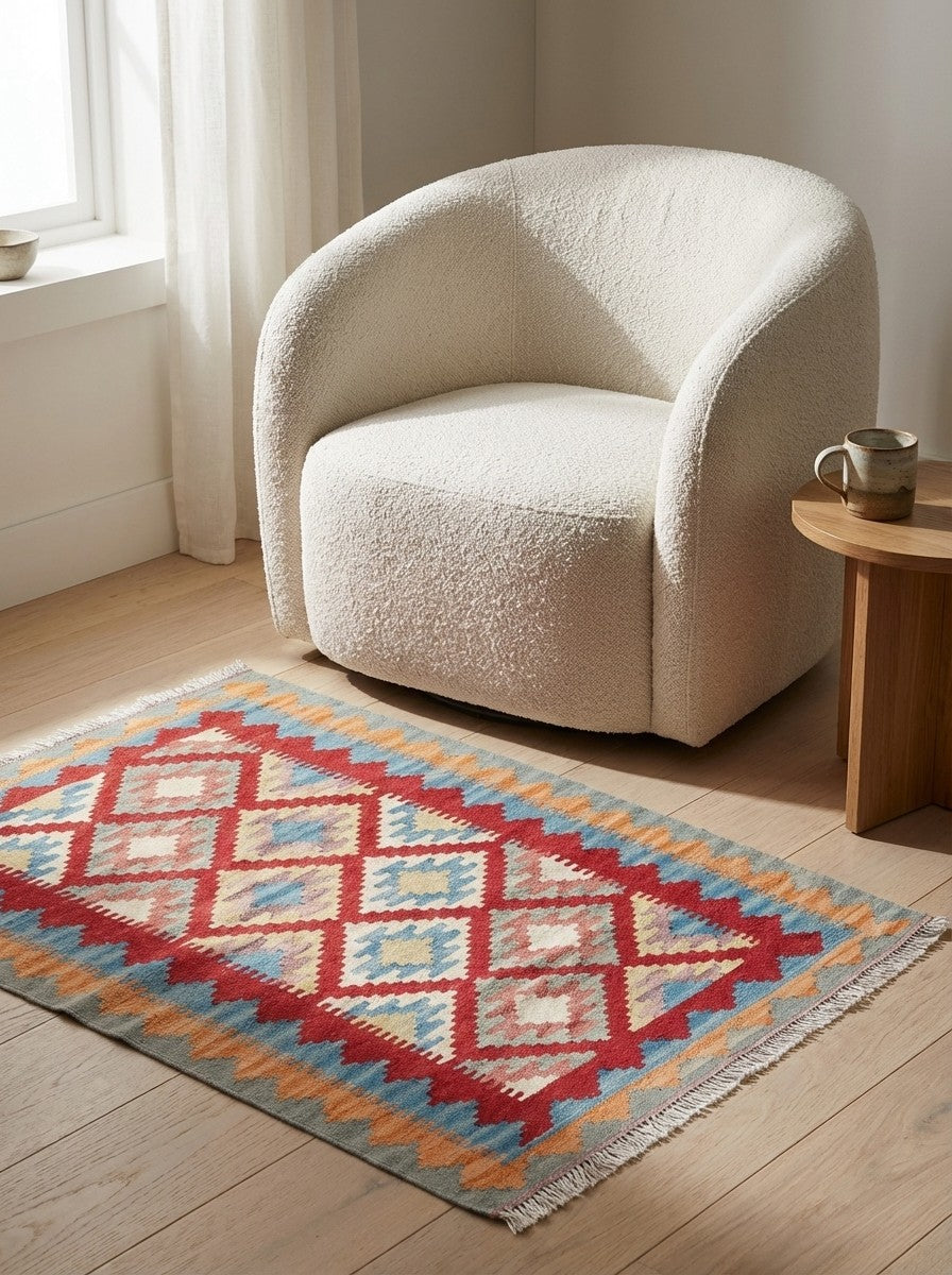 Kelim Gashgai — Handmade, 80x115 cm, Red, 100% Virgin Wool | Detail view