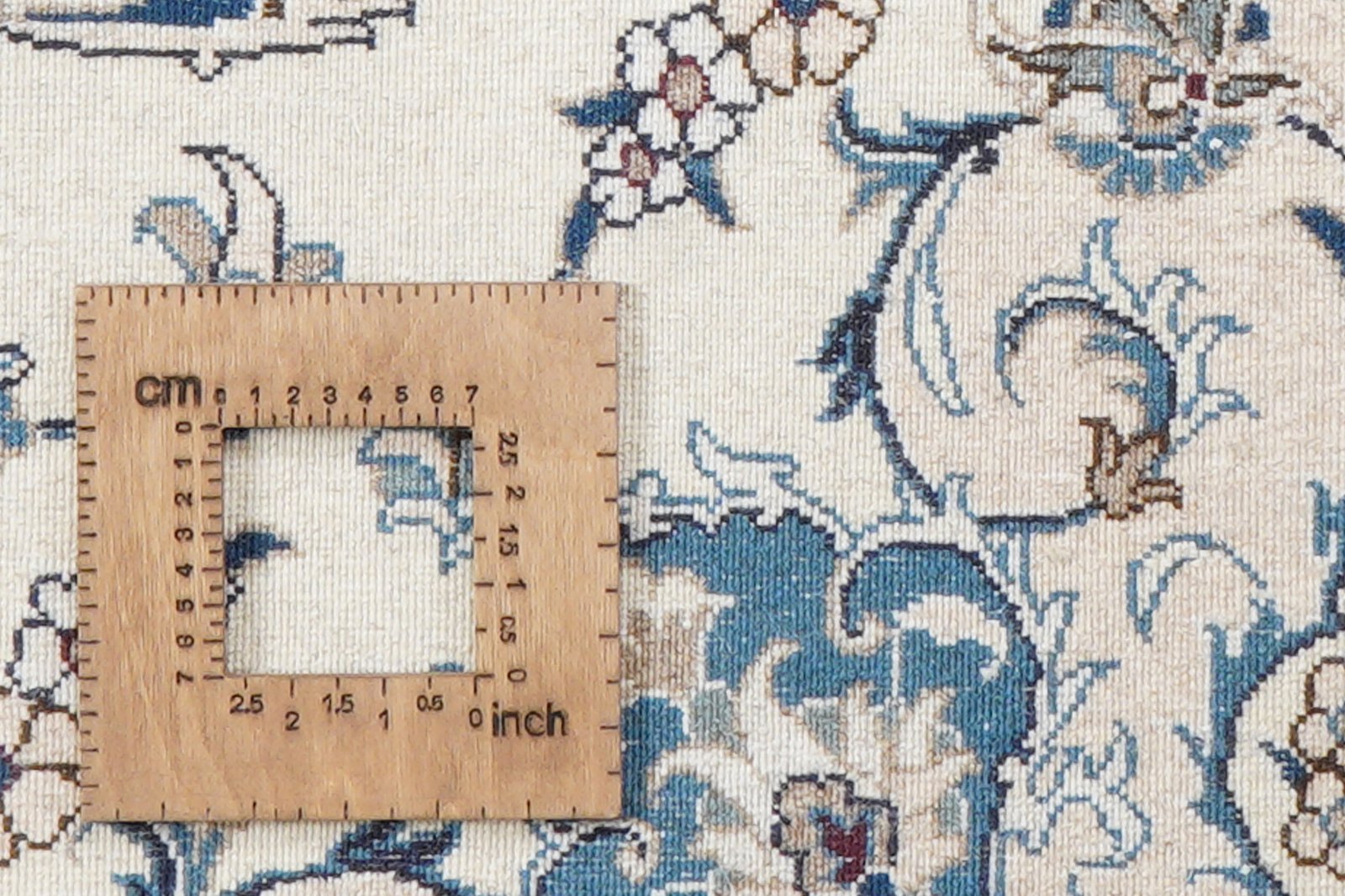 Nain 12La — Hand-knotted, 197x291 cm, Beige, 100% Virgin Wool | View 8