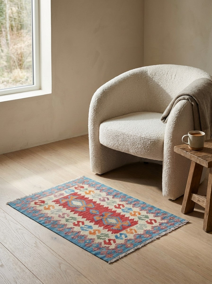 Kelim Gashgai — Handmade, 82x119 cm, Red, 100% Virgin Wool | Detail view