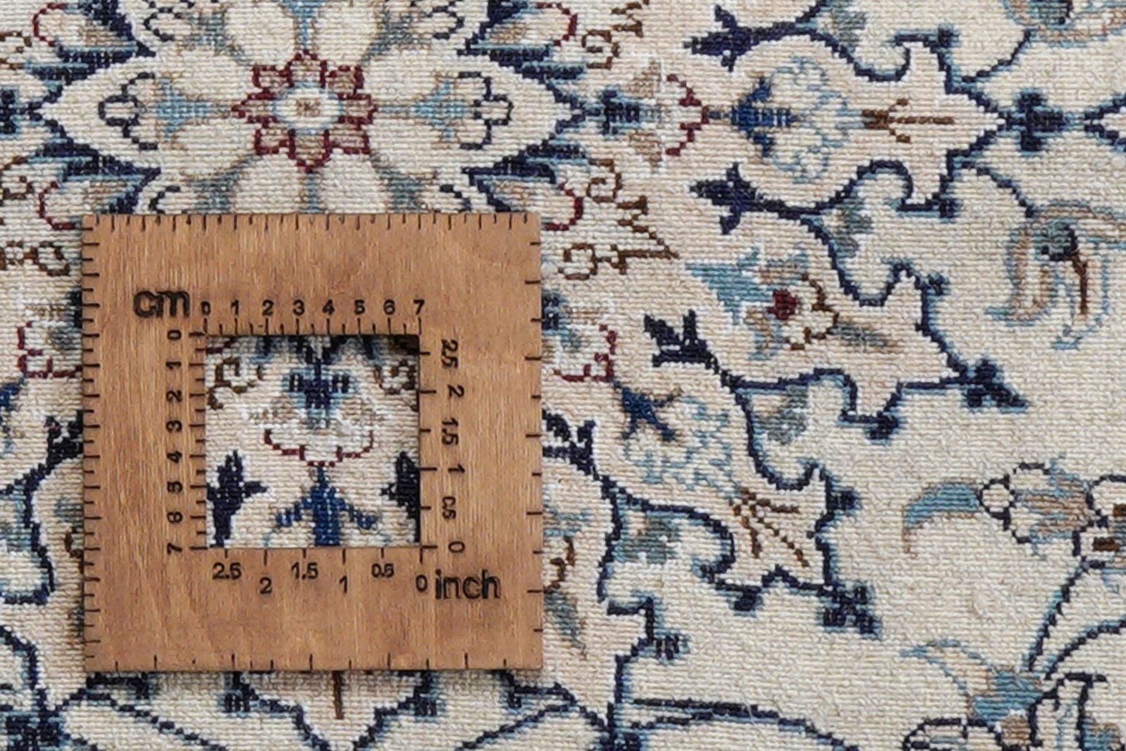 Nain 12La — Hand-knotted, 143x193 cm, Beige, 100% Virgin Wool | View 8