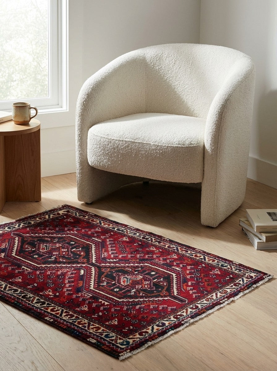 Shiraz — Hand-knotted, 102x149 cm, Red, 100% Virgin Wool | Detail view
