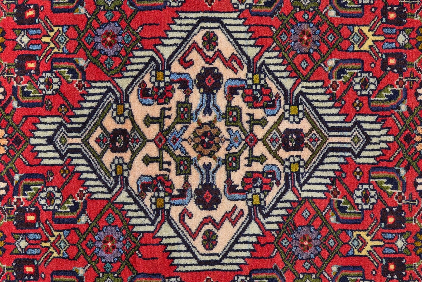 Assadabad — Hand-knotted, 121x198 cm, Red, 100% Virgin Wool | View 6