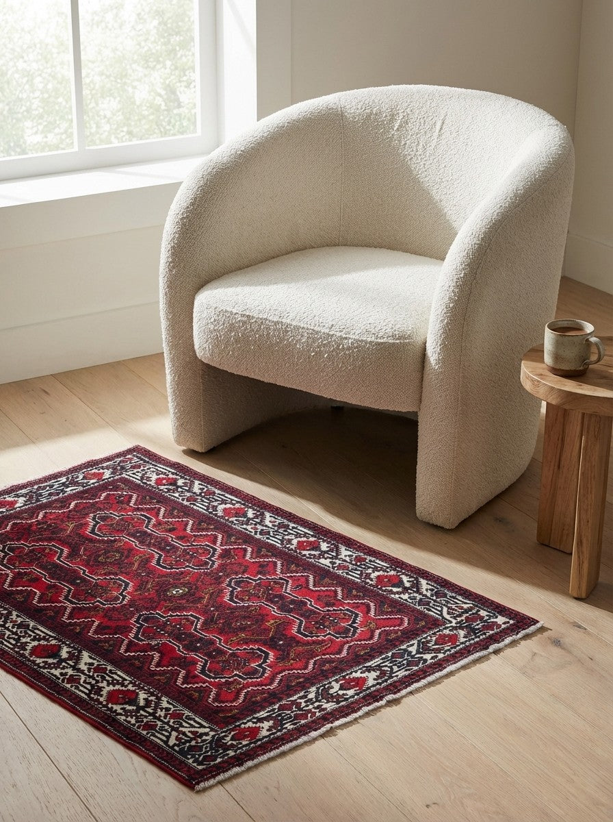 Bandereyhan — Hand-knotted, 113x156 cm, Red, 100% Virgin Wool | Detail view