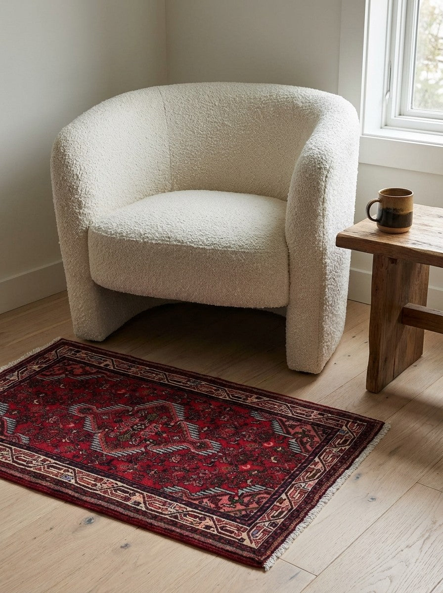 Assadabad — Hand-knotted, 74x124 cm, Red, 100% Virgin Wool | Detail view