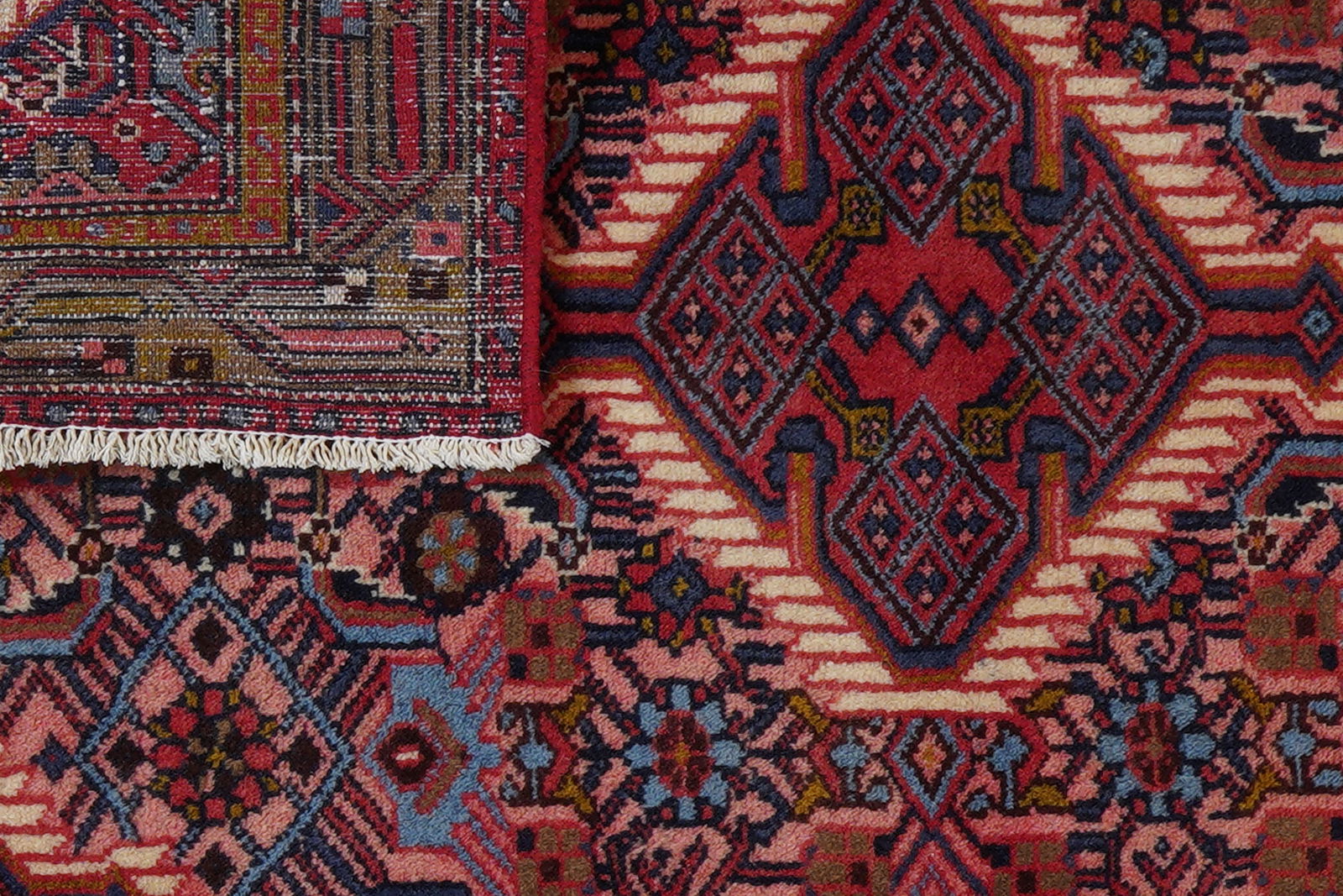 Assadabad — Handgefertigt, 124x81 cm, Bunt, 100% Virgin Wool | View 8