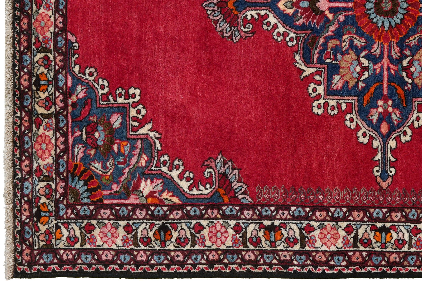 Roudbar — Hand-knotted, 125x176 cm, Red, 100% Virgin Wool | View 3