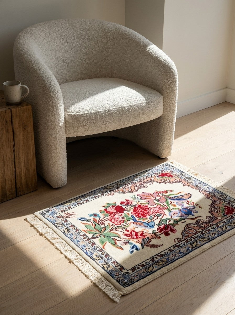 Isfahan — Hand-knotted, 39x53 cm, Beige, 100% Virgin Wool | Detail view