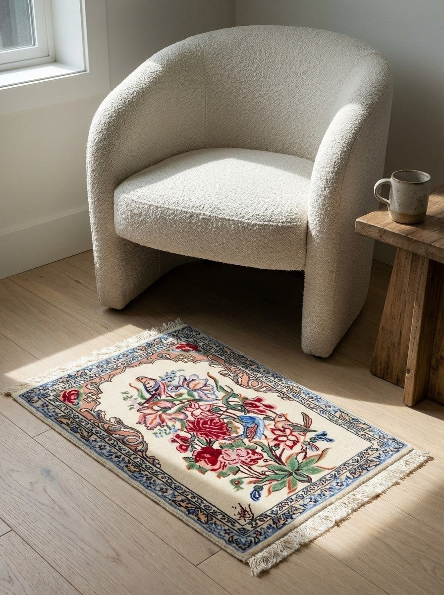 Isfahan — Hand-knotted, 37x53 cm, Beige, 100% Virgin Wool | Detail view