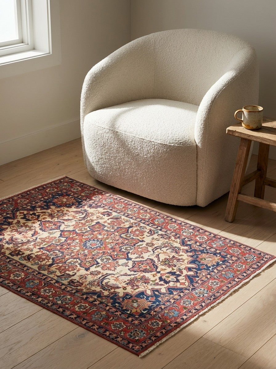 Isfahan — Hand-knotted, 103x145 cm, Beige, 100% Virgin Wool | Detail view