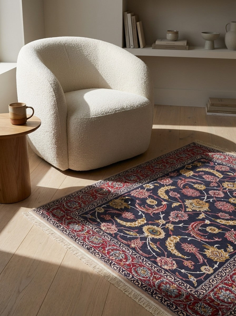 Isfahan — Hand-knotted, 114x160 cm, Blue, 95% Schurwolle, 5% Seide | Detail view