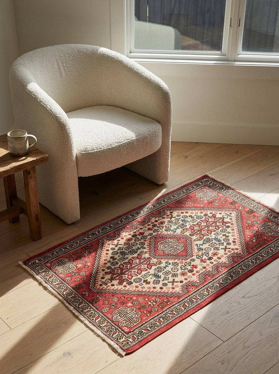 Abadeh — Hand-knotted, 62x101 cm, Beige, 100% Virgin Wool | Detail view