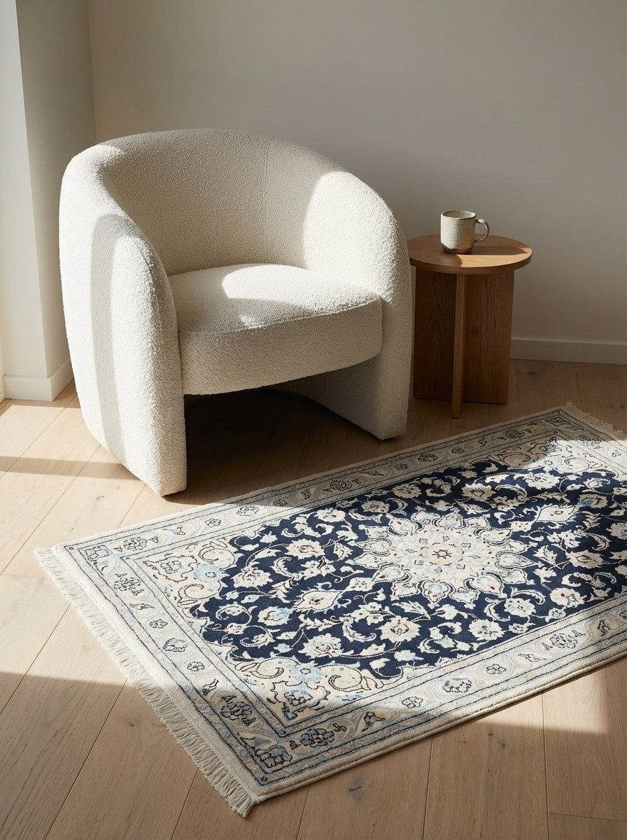 Nain 9La — Hand-knotted, 90x153 cm, Blue, 100% Virgin Wool | Detail view