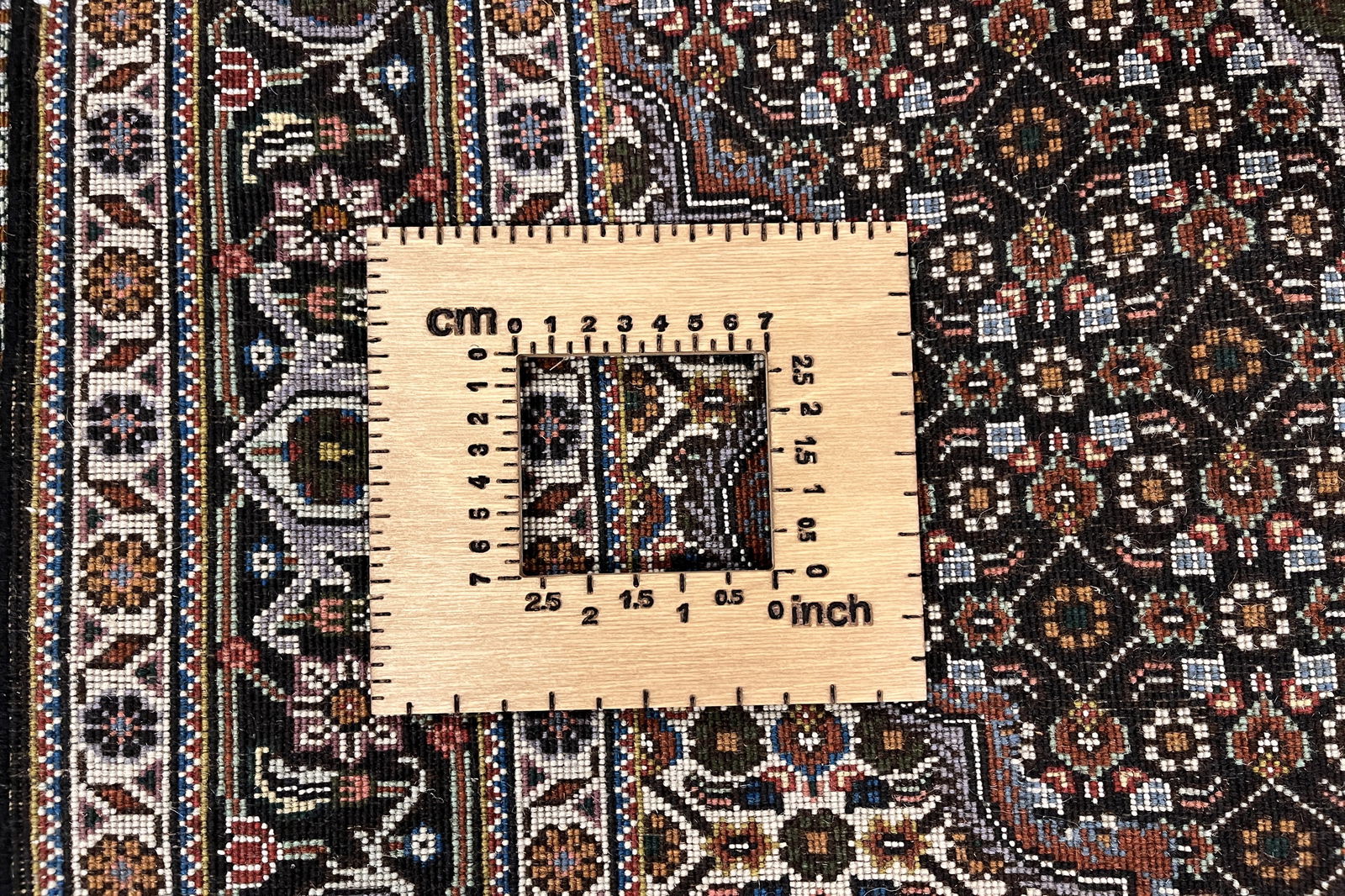 Tabriz 40 Raj — Handgefertigt, 157x103 cm, Schwarz, 100% Virgin Wool | View 8