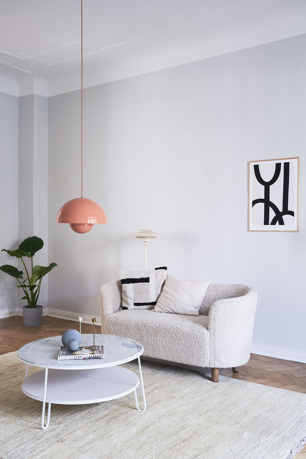 Teppich vor dem Sofa platzieren: 3 Layout-Regeln