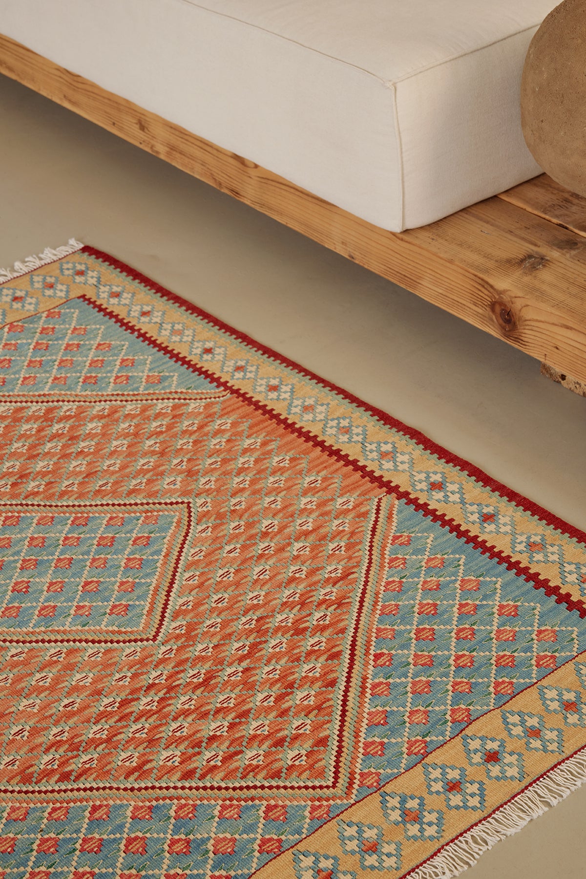 Best Rug for the Living Room 2026: What Really Matters