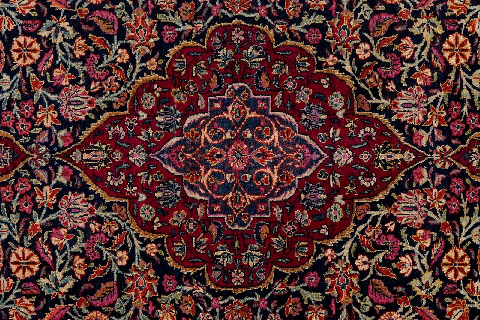 Kashan — Hand-knotted, 134x200 cm, Beige, 100% Virgin Wool | View 4