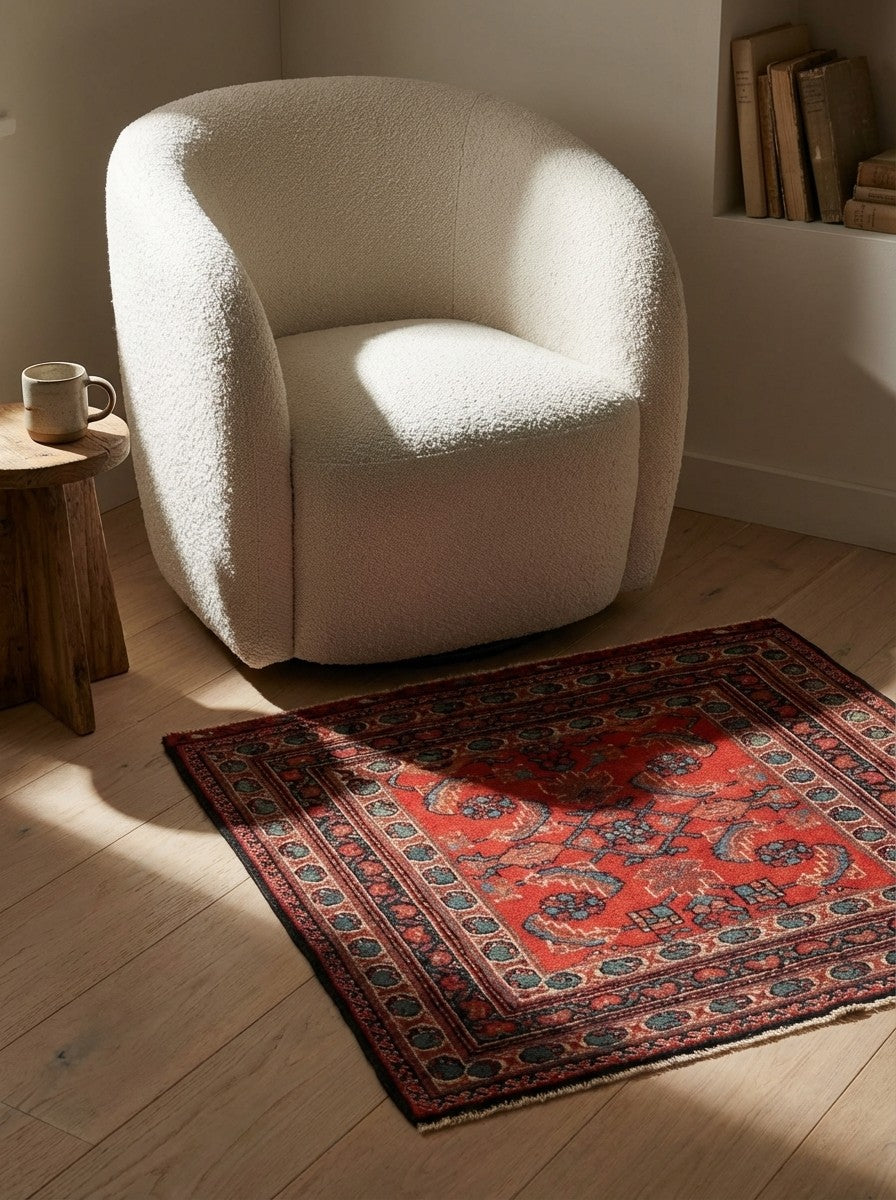 Farahan — Hand-knotted, 68x80 cm, Red, 100% Virgin Wool | Detail view