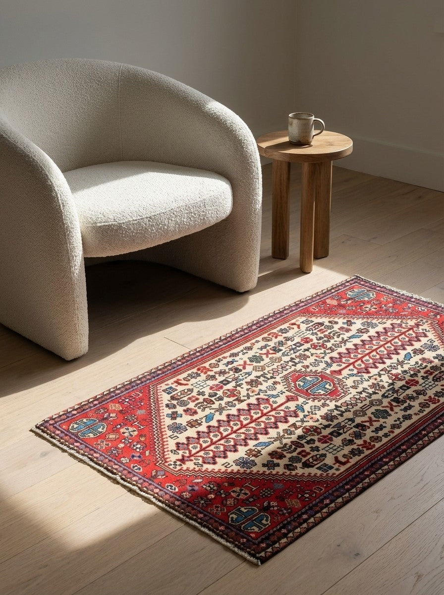 Abadeh — Hand-knotted, 61x99 cm, Beige, 100% Virgin Wool | Detail view