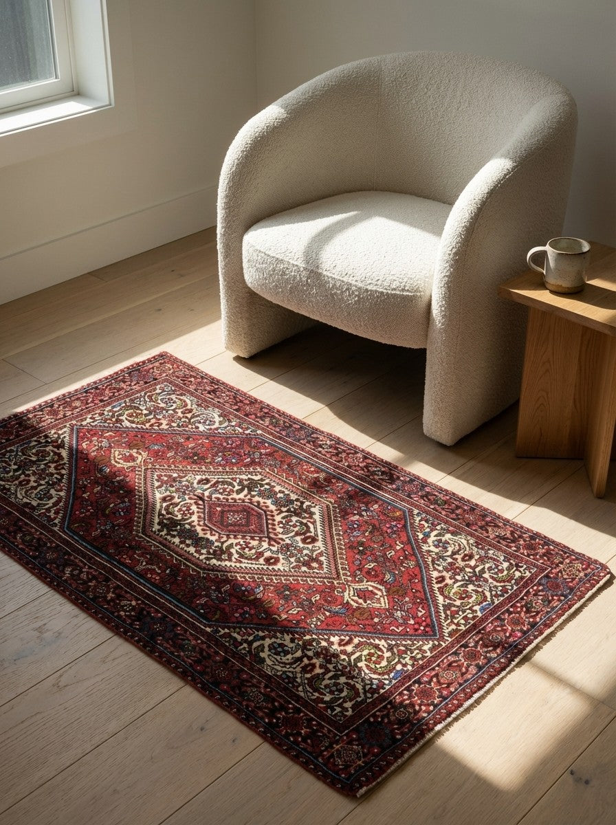 Goltuk — Hand-knotted, 80x134 cm, Red, 100% Virgin Wool | Detail view