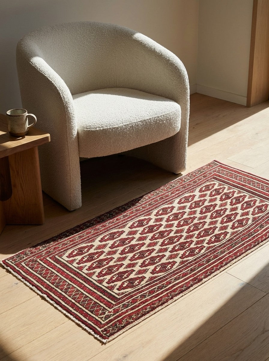 Belutch — Hand-knotted, 110x46 cm, Beige, 100% Virgin Wool | Detail view