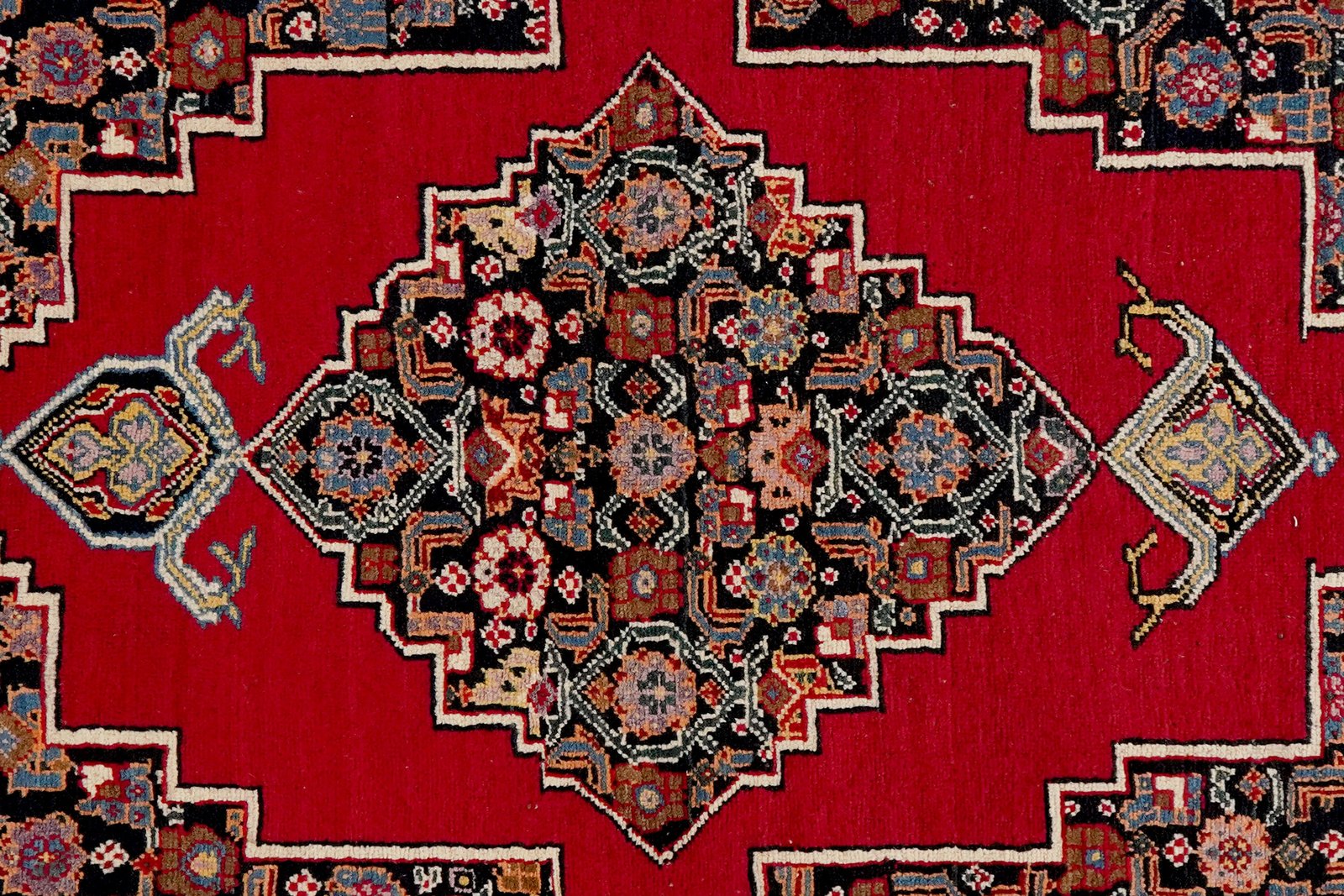 Sarab — Hand-knotted, 137x175 cm, Red, 100% Virgin Wool | View 4