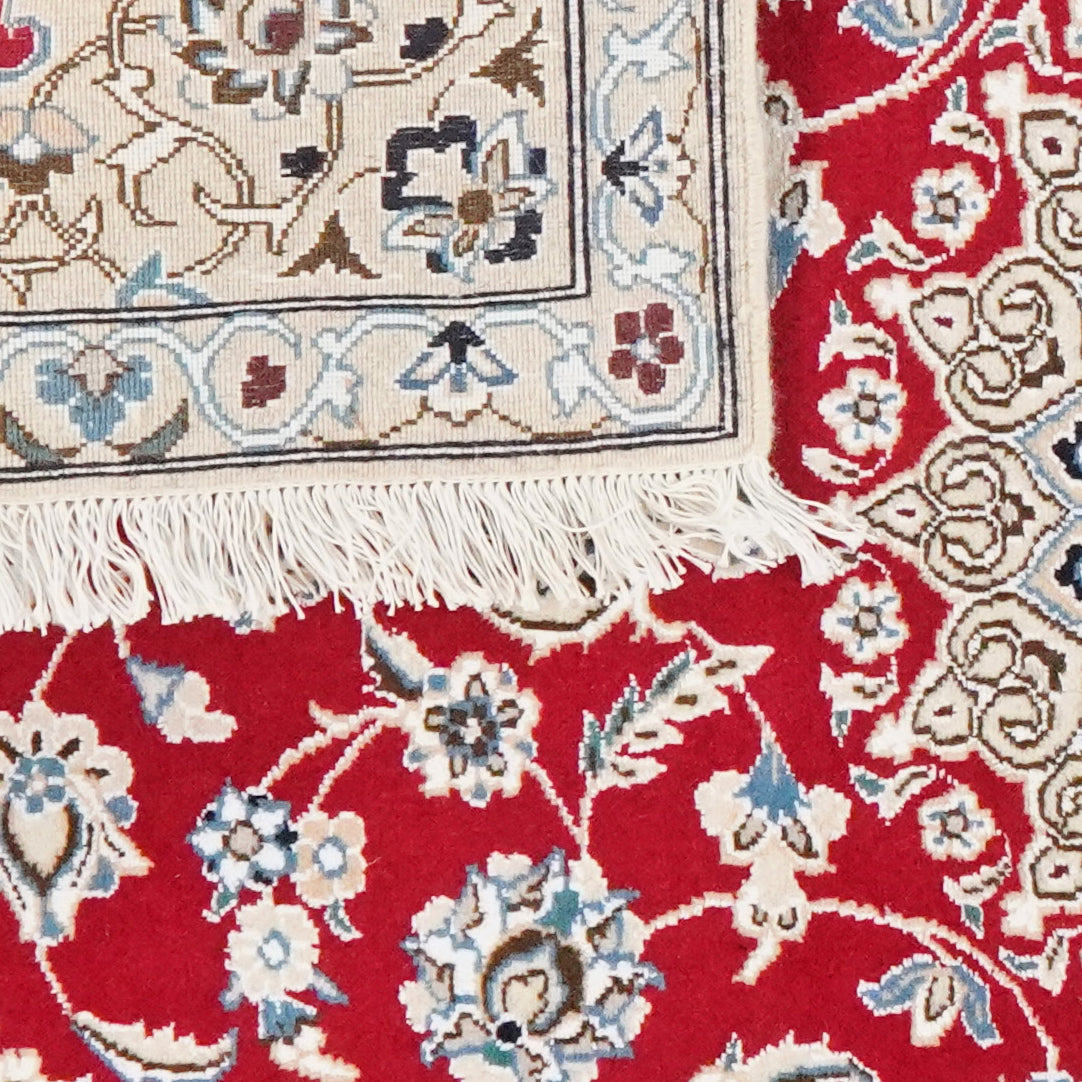 Nain 9La — Hand-knotted, 91x137 cm, Red, 100% Virgin Wool | View 6