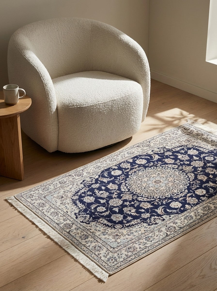 Nain 6La — Hand-knotted, 102x151 cm, Blue, 100% Virgin Wool | Detail view