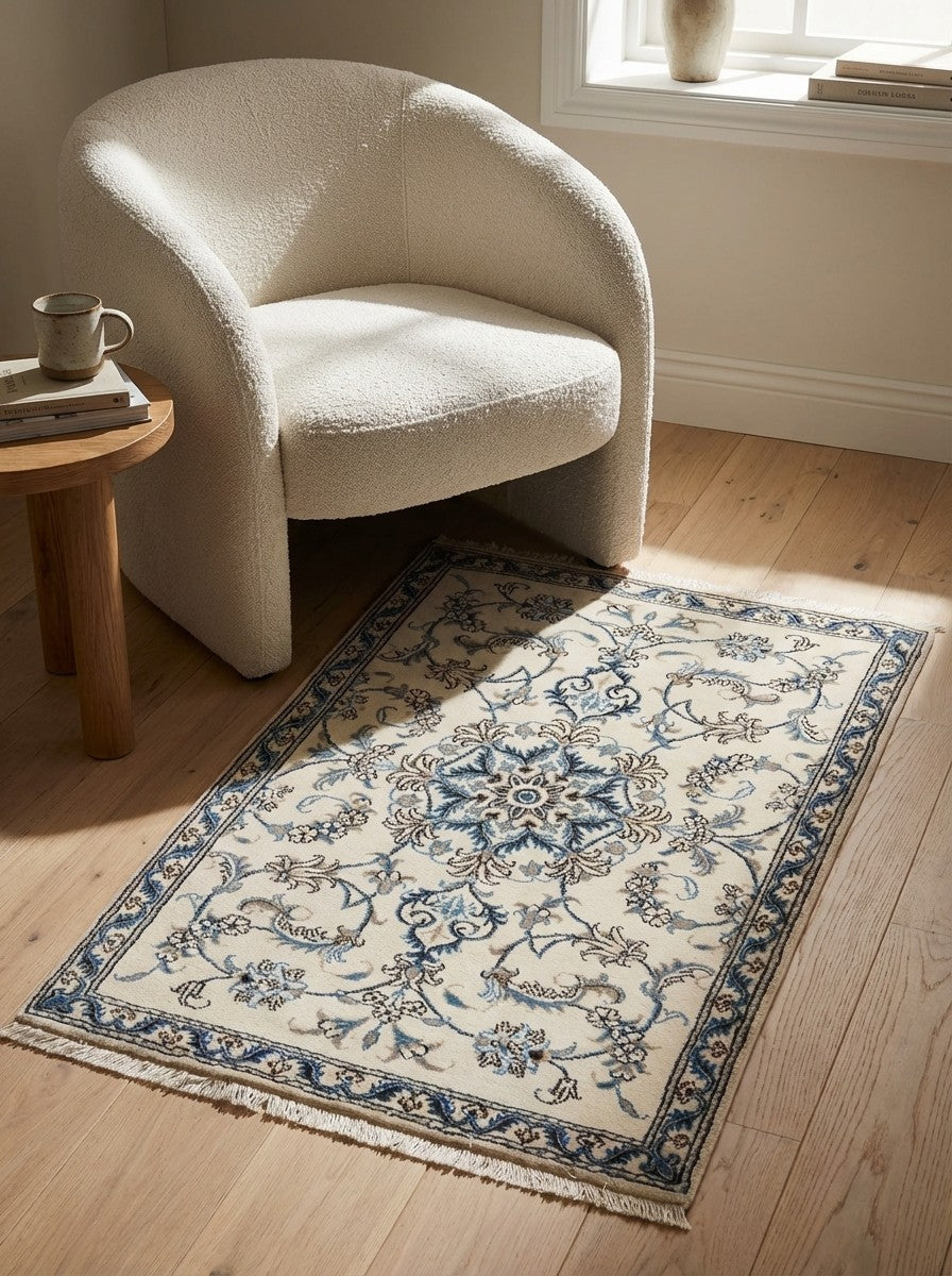 Nain 12La — Hand-knotted, 90x140 cm, Beige, 100% Virgin Wool | Detail view