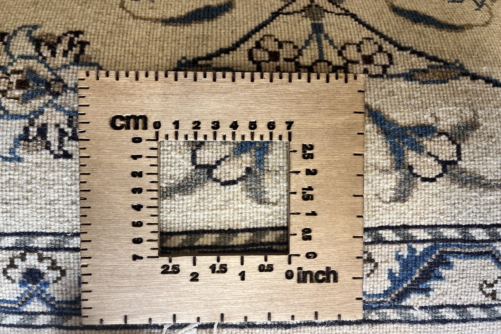 Nain 12La — Hand-knotted, 90x140 cm, Beige, 100% Virgin Wool | View 11