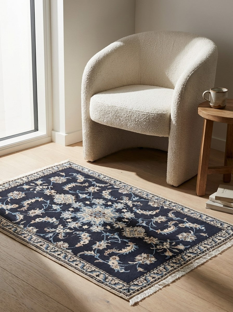 Nain 12La — Hand-knotted, 86x137 cm, Blue, 100% Virgin Wool | Detail view