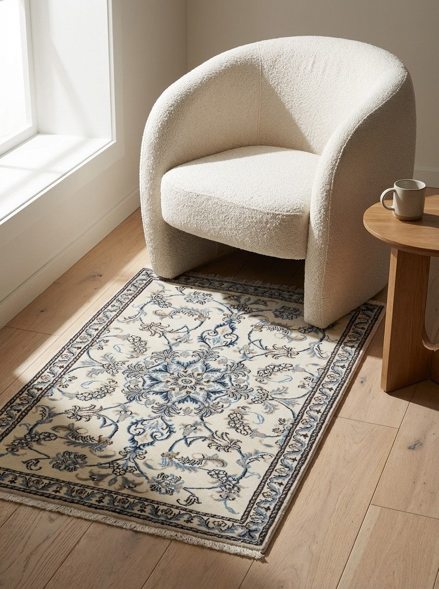 Nain 12La — Hand-knotted, 90x139 cm, Beige, 100% Virgin Wool | Detail view