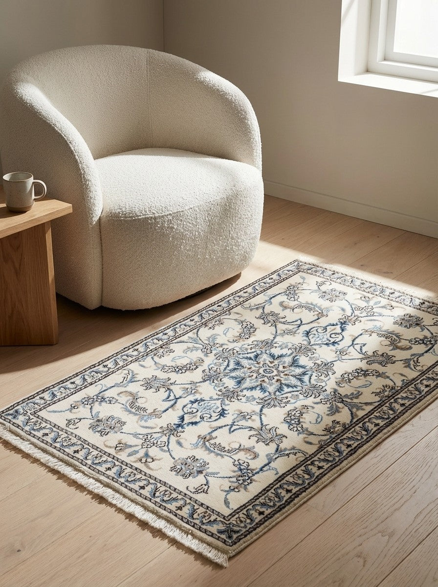Nain 12La — Hand-knotted, 90x140 cm, Beige, 100% Virgin Wool | Detail view