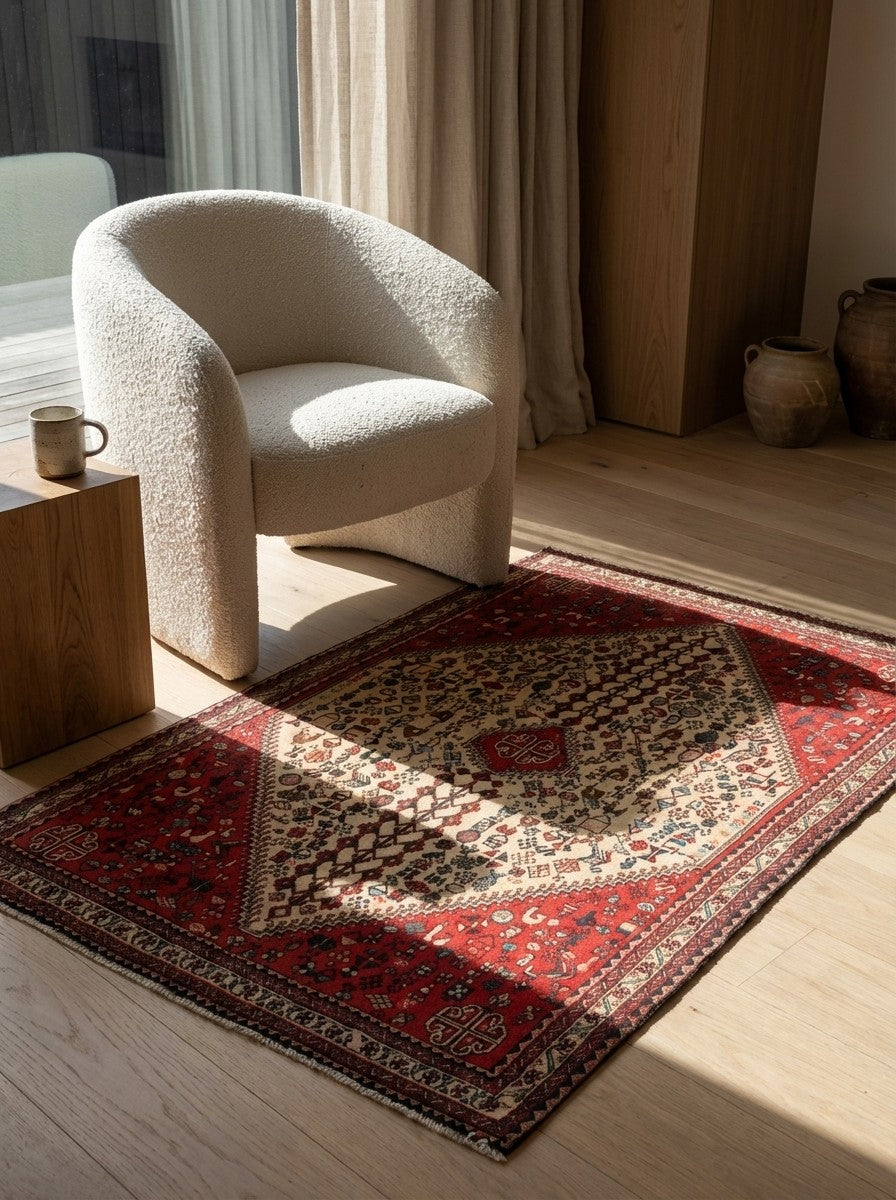 Abadeh — Hand-knotted, 109x166 cm, Beige, 100% Virgin Wool | Detail view