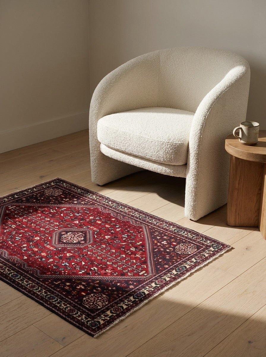 Abadeh — Hand-knotted, 105x154 cm, Red, 100% Virgin Wool | Detail view