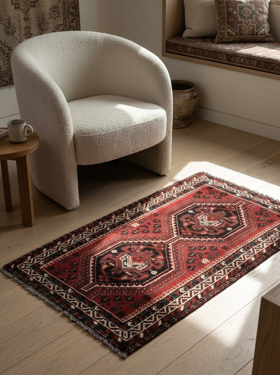 Shiraz — Hand-knotted, 79x132 cm, Red, 100% Virgin Wool | Detail view