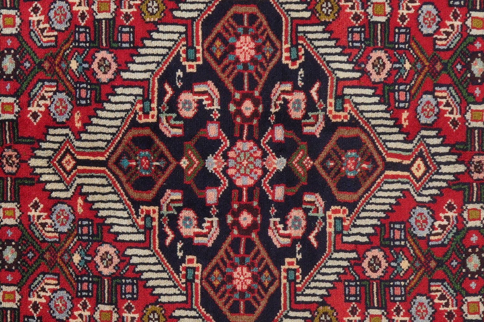 Assadabad — Hand-knotted, 130x207 cm, Red, 100% Virgin Wool | View 4