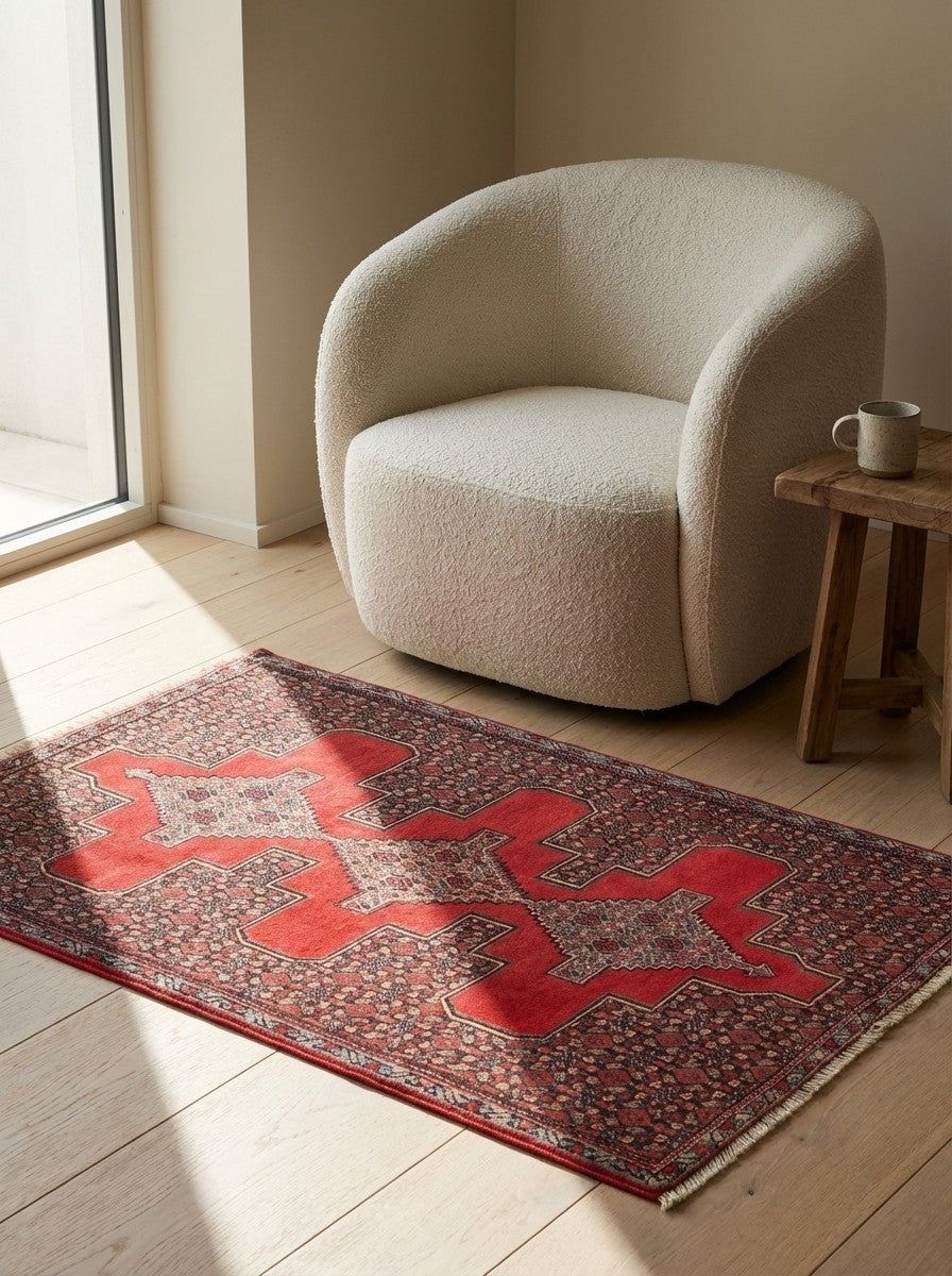 Senneh — Hand-knotted, 67x110 cm, Red, 100% Virgin Wool | Detail view