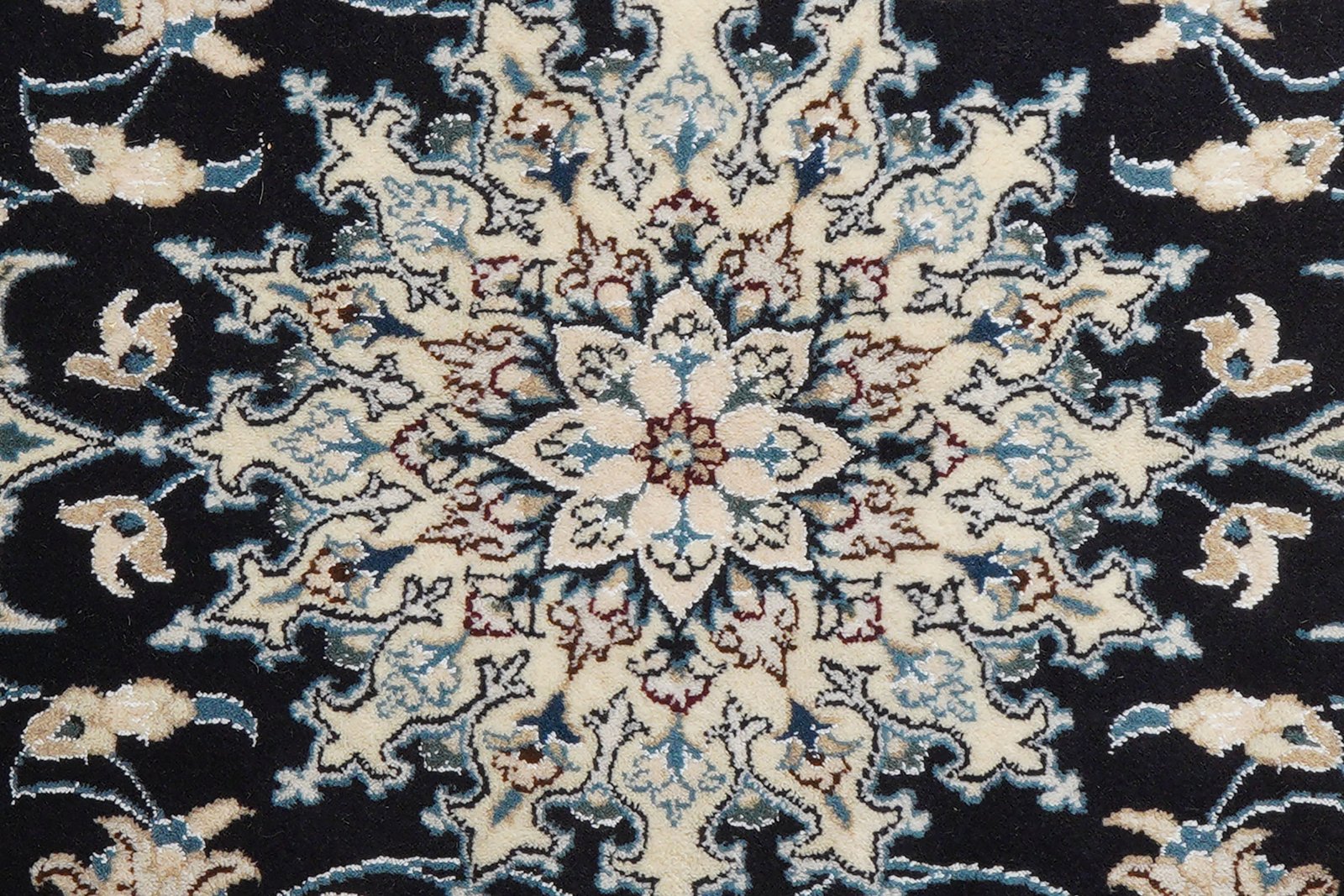 Nain 12La — Hand-knotted, 147x212 cm, Blue, 100% Virgin Wool | View 7