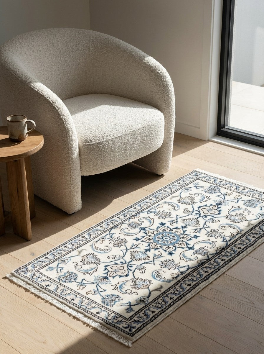 Nain 12La — Hand-knotted, 71x142 cm, Beige, 100% Virgin Wool | Detail view