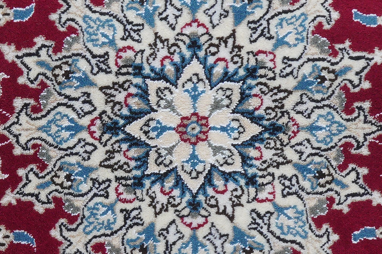 Nain 12La — Hand-knotted, 150x200 cm, Red, 100% Virgin Wool | View 7