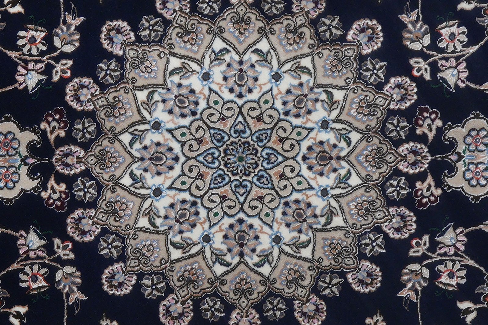 Nain 6La — Hand-knotted, 125x196 cm, Blue, 100% Virgin Wool | View 7