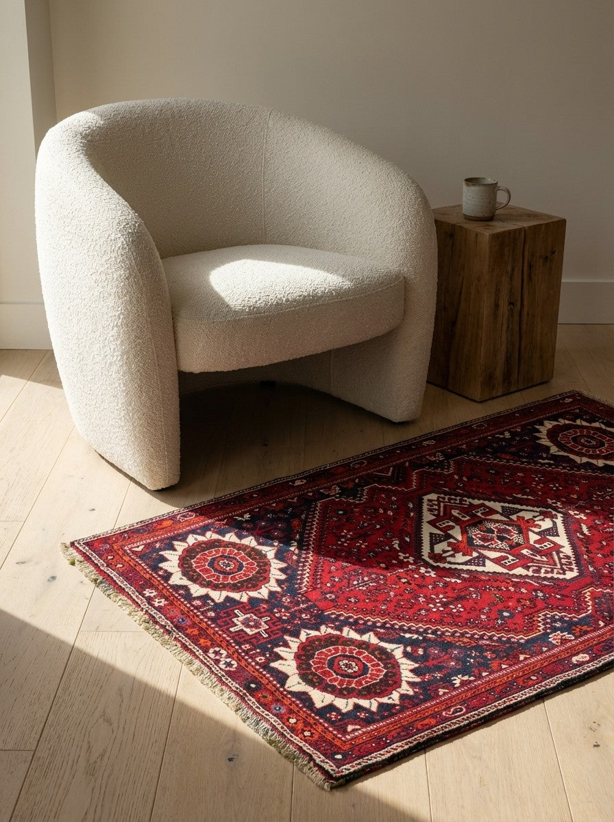 Gashgai — Hand-knotted, 112x161 cm, Red, 100% Virgin Wool | Detail view