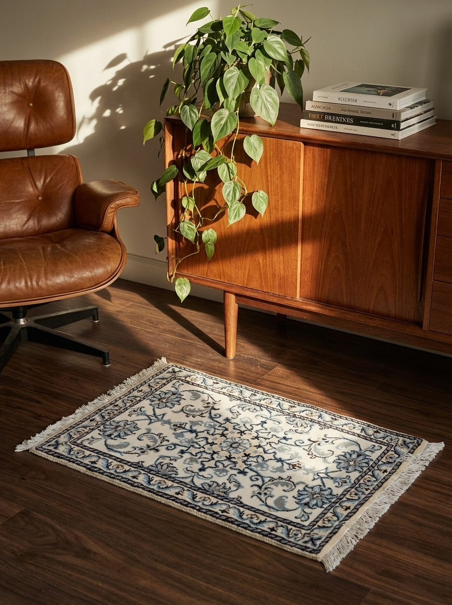 Nain 12La — Hand-knotted, 58x87 cm, Beige, 100% Virgin Wool | Back view