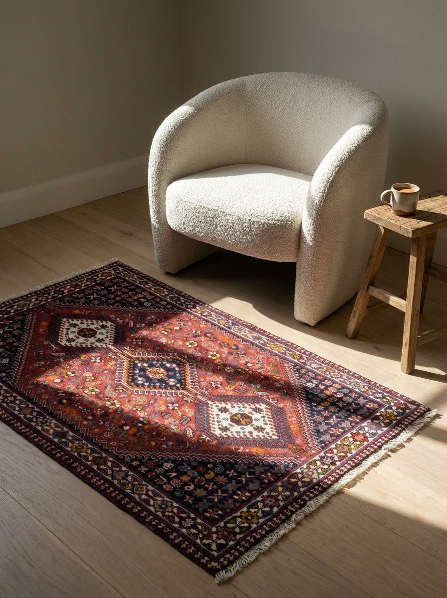 Yalameh — Hand-knotted, 100x151 cm, Red, 100% Virgin Wool | Detail view