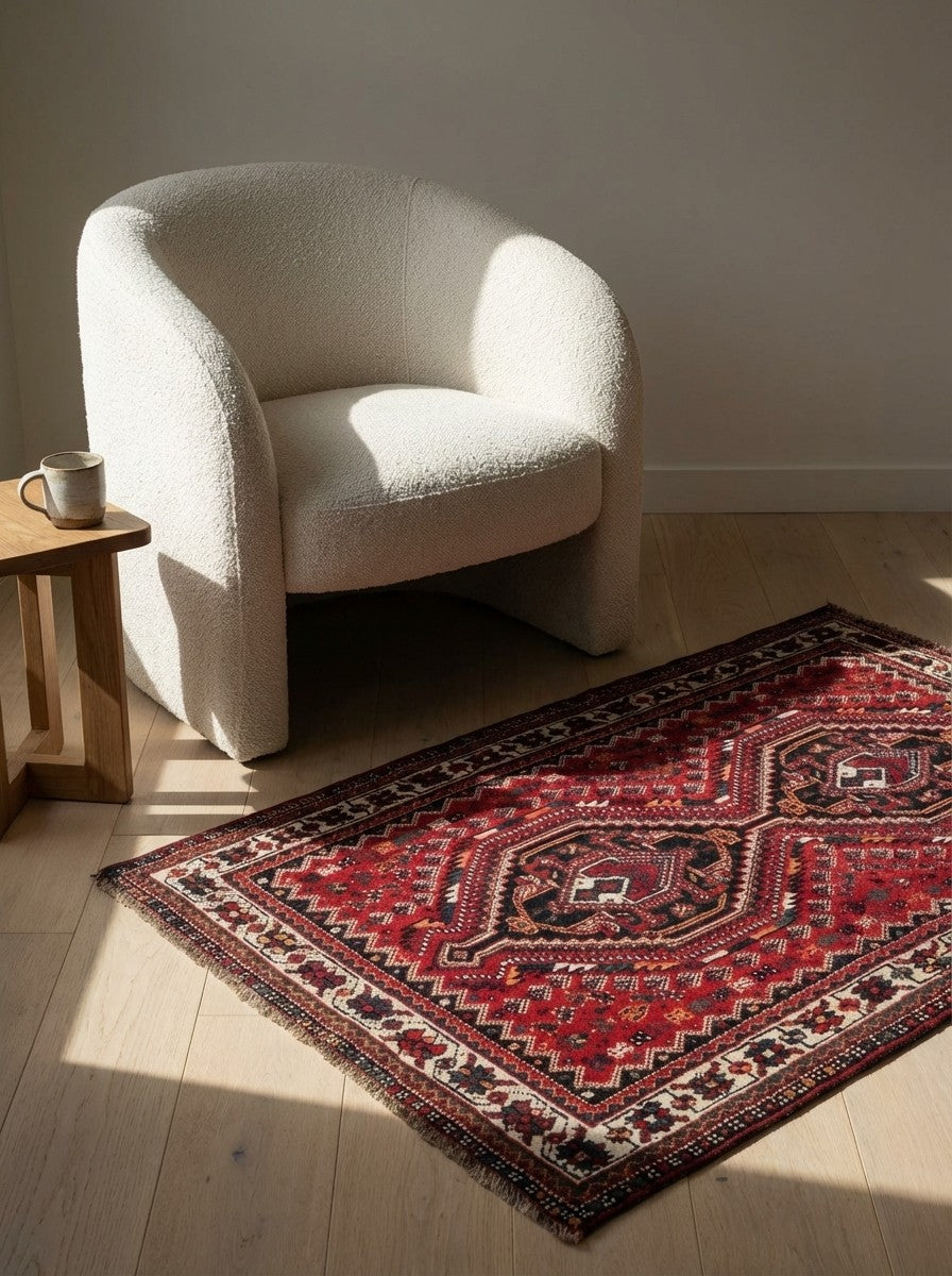 Shiraz — Hand-knotted, 108x162 cm, Red, 100% Virgin Wool | Detail view