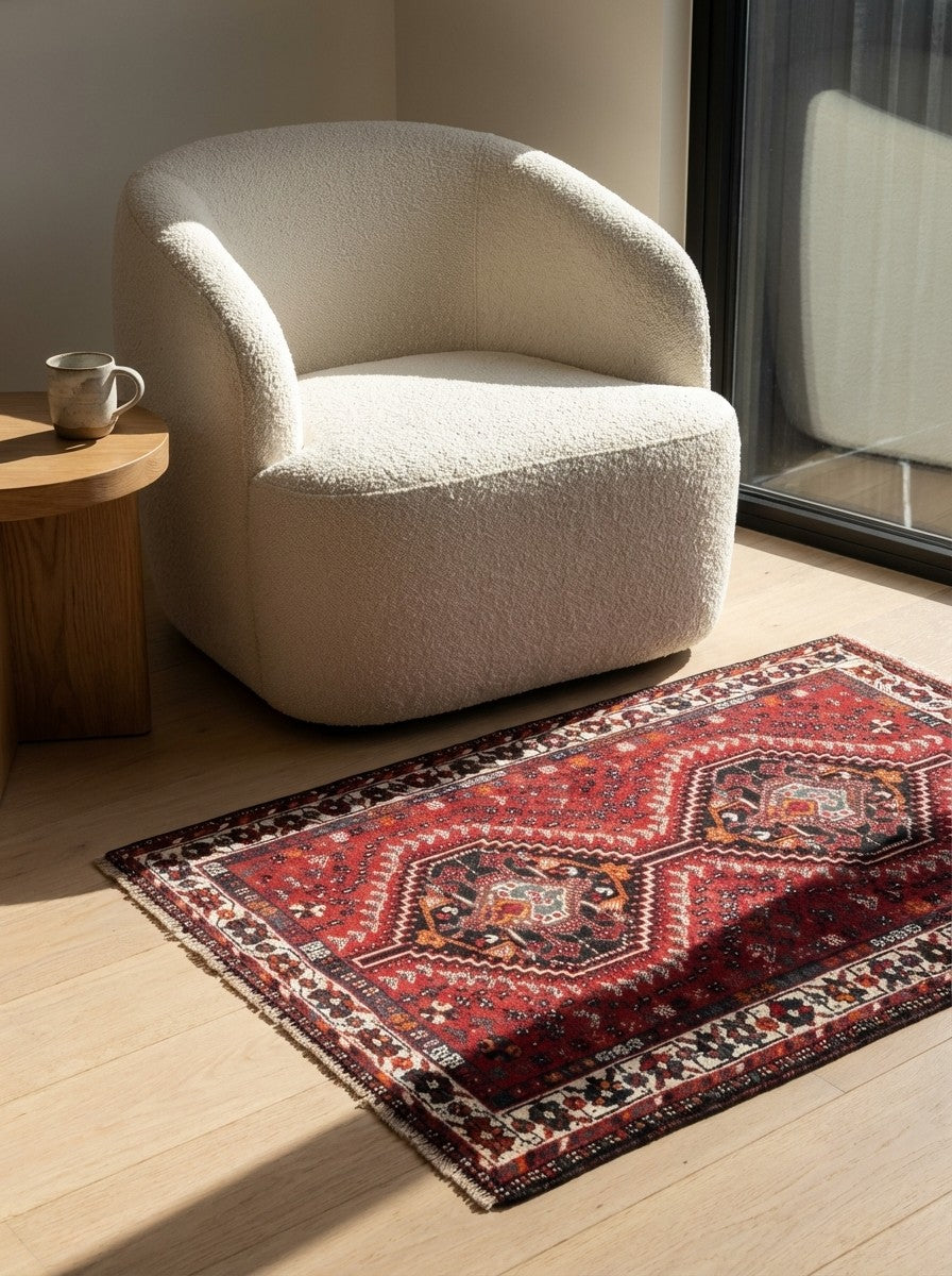 Gashgai — Hand-knotted, 107x151 cm, Red, 100% Virgin Wool | Detail view