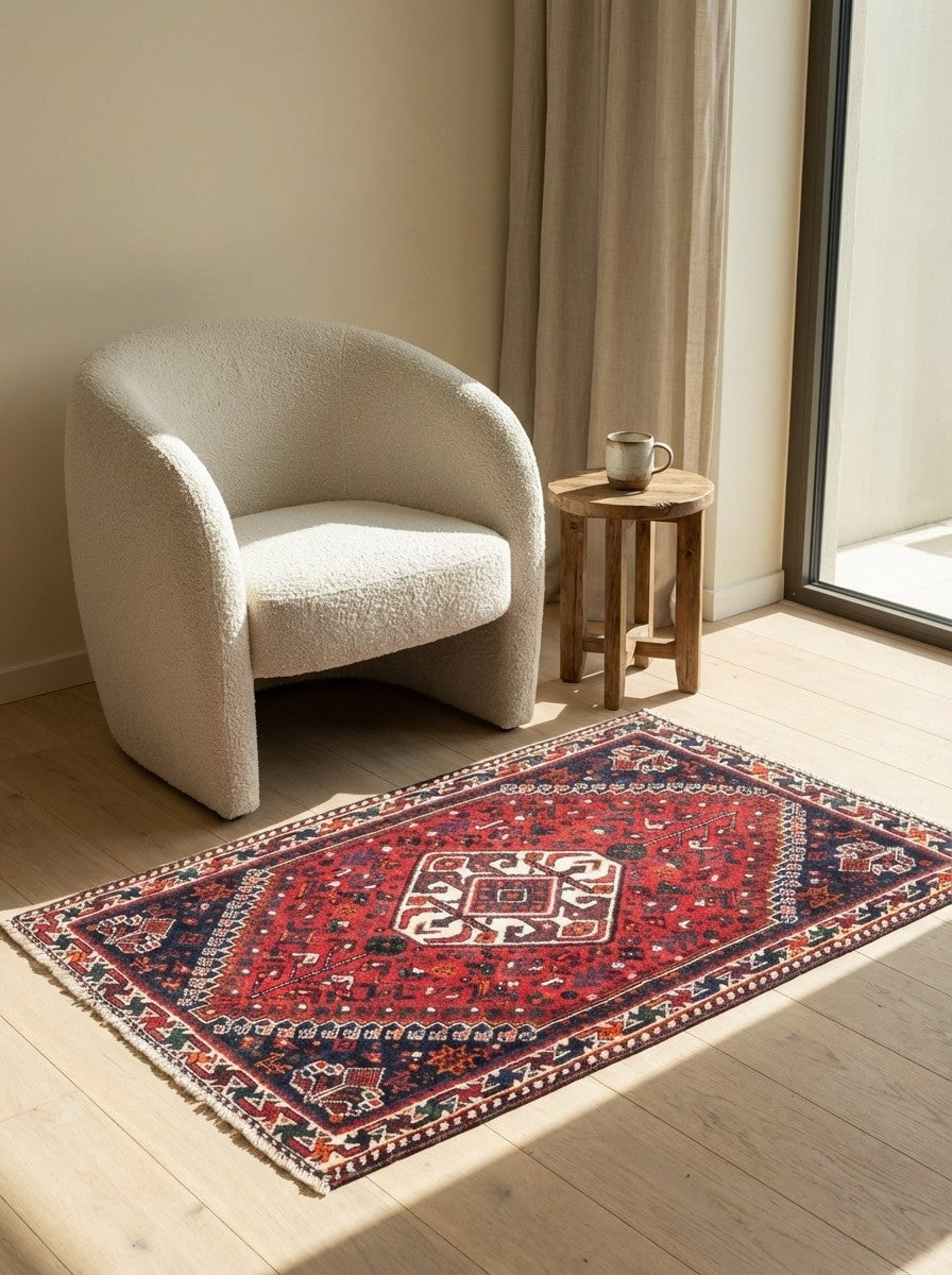 Gashgai — Hand-knotted, 123x162 cm, Red, 100% Virgin Wool | Detail view