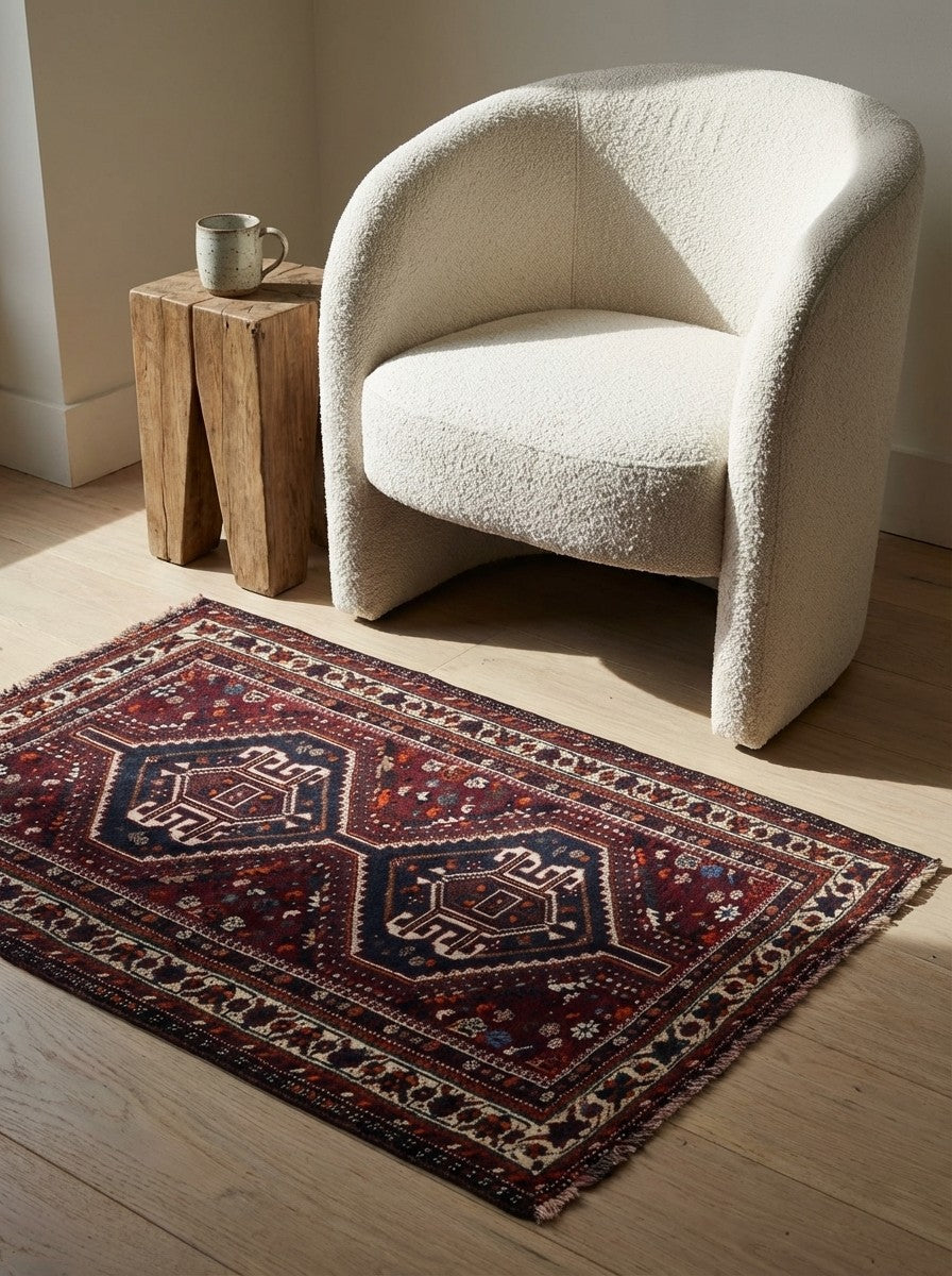 Shiraz — Hand-knotted, 101x153 cm, Red, 100% Virgin Wool | Detail view