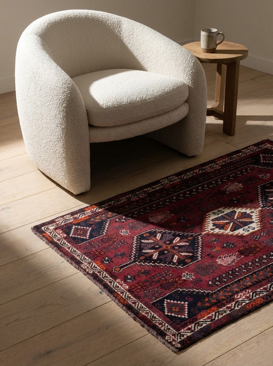 Gashgai — Hand-knotted, 117x162 cm, Red, 100% Virgin Wool | Detail view