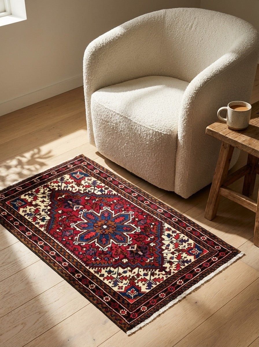 Mehrewan — Hand-knotted, 88x146 cm, Red, 100% Virgin Wool | Detail view